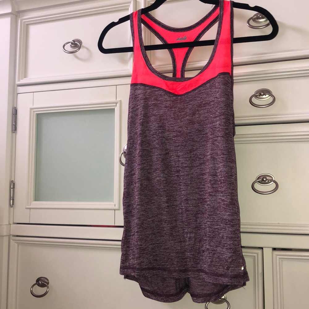 women’s athletic tank top size small